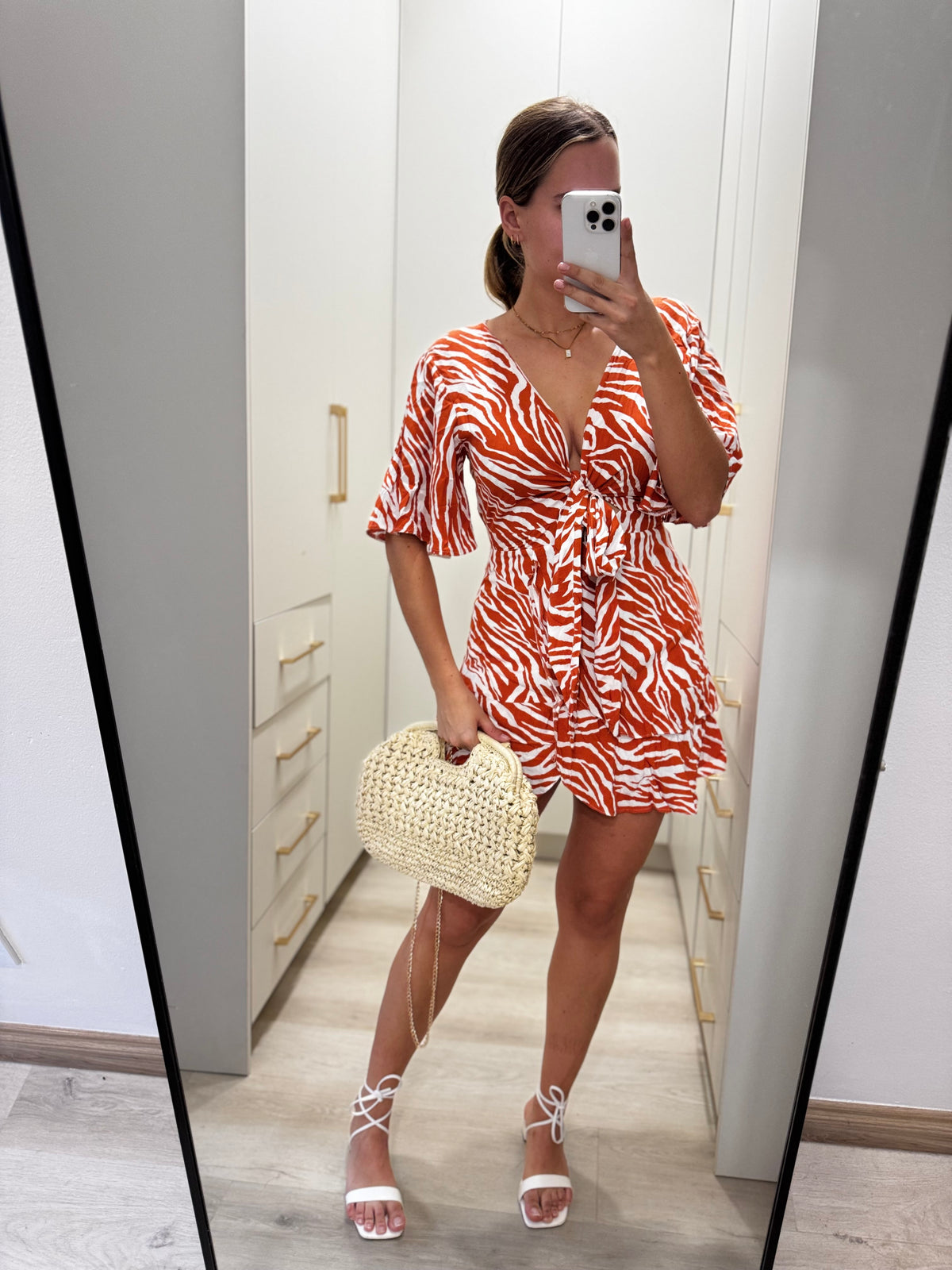 Stunning dress (V)