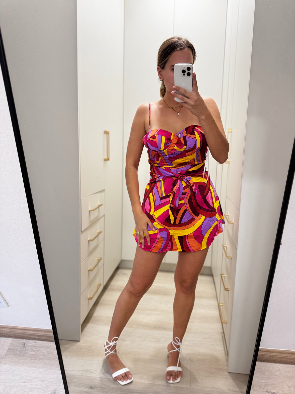 Pretty dress (V)