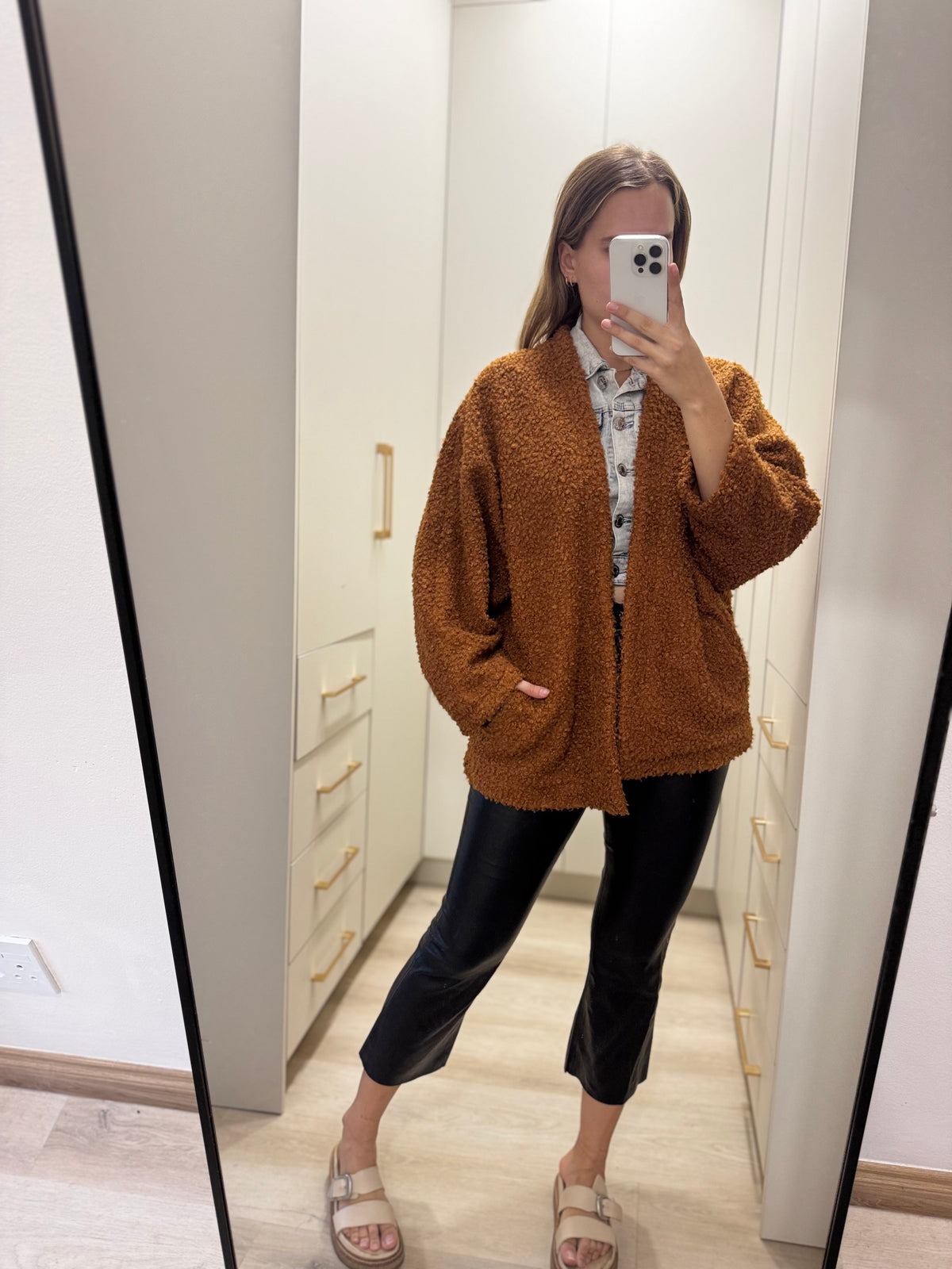 Fluffy brown jacket (V)
