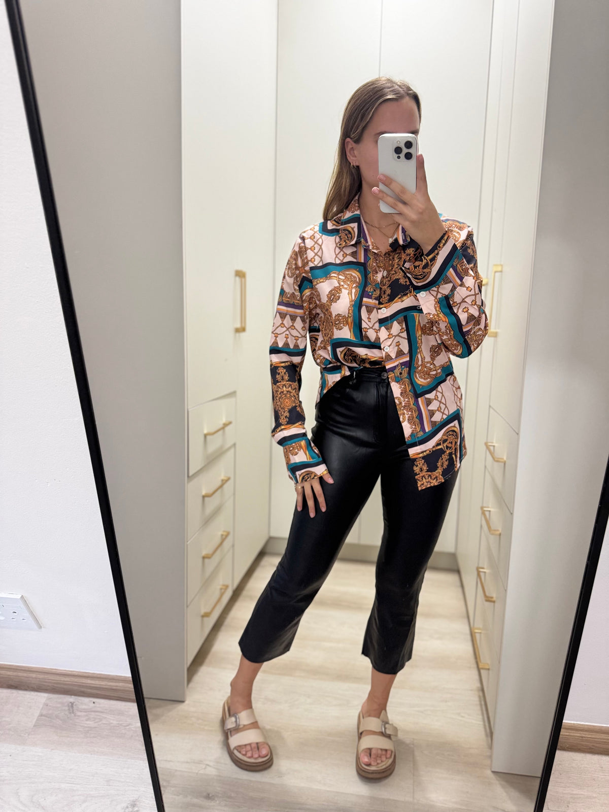 Button down top (V)