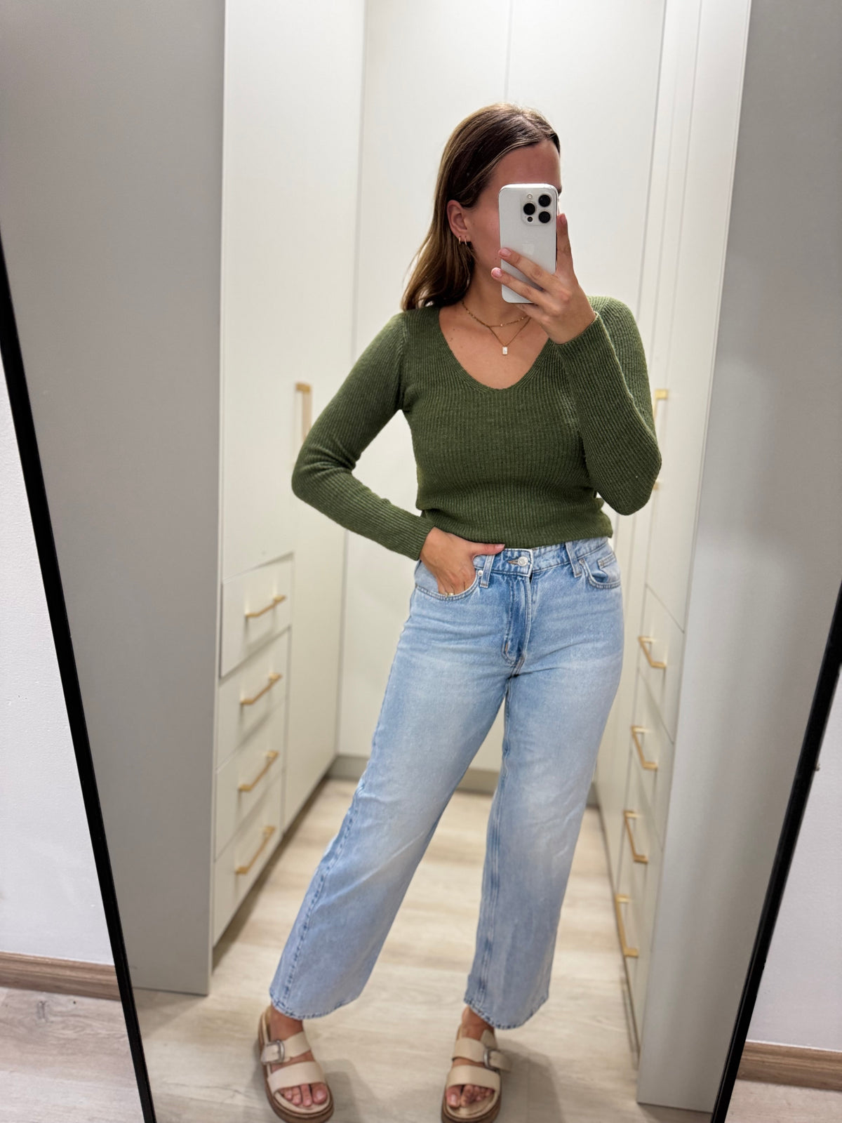 Green sweater (U)