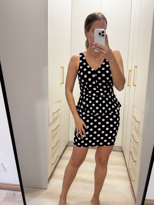Polka dot dress (X)