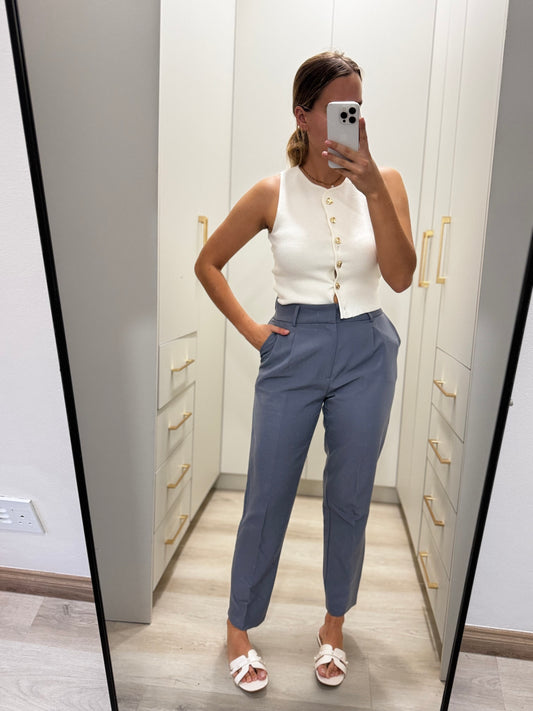 Grey pants (X)