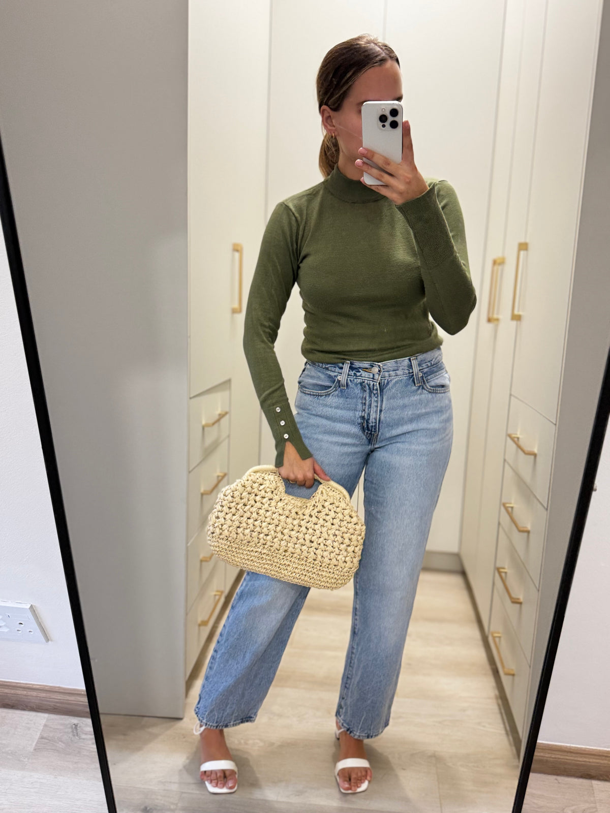 Green sweater (Y)