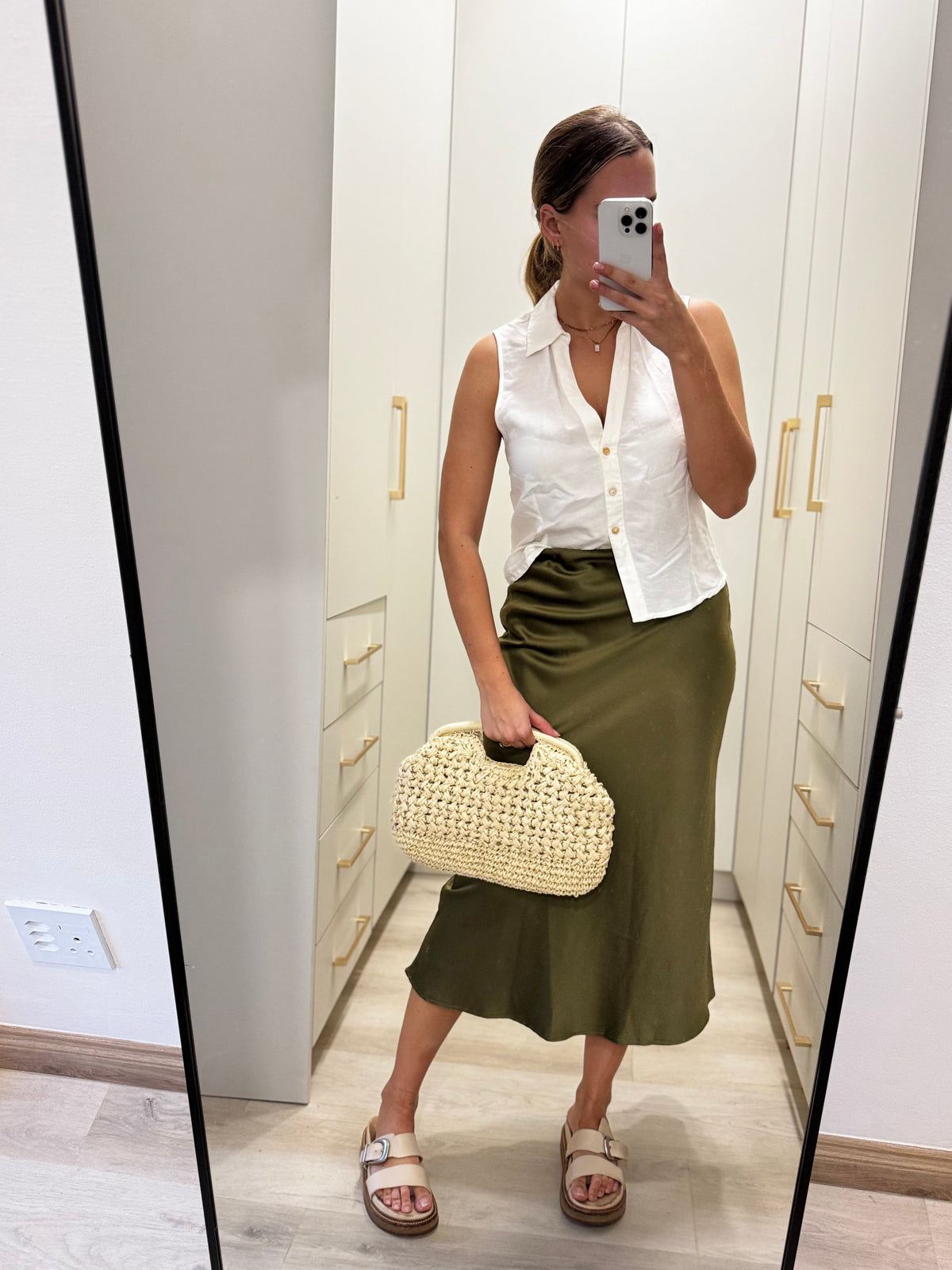 Green silky skirt (Y)