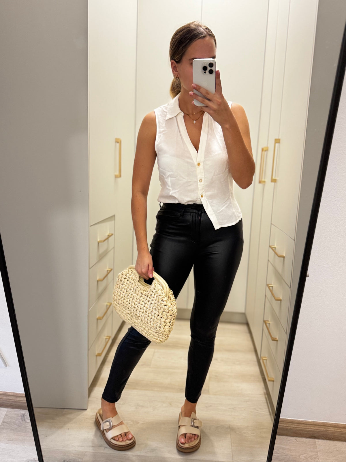 Black leather pants (Y)