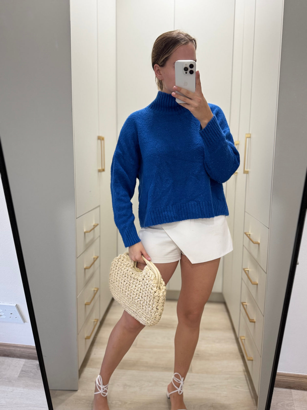 Blue sweater (Z)